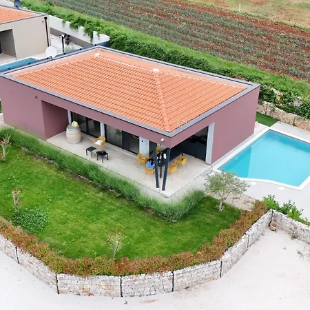 Villa Dora With Private Pool Radetići