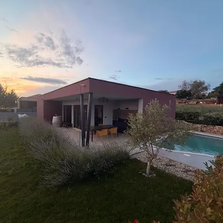 Dora With Private Pool Villa Radetići